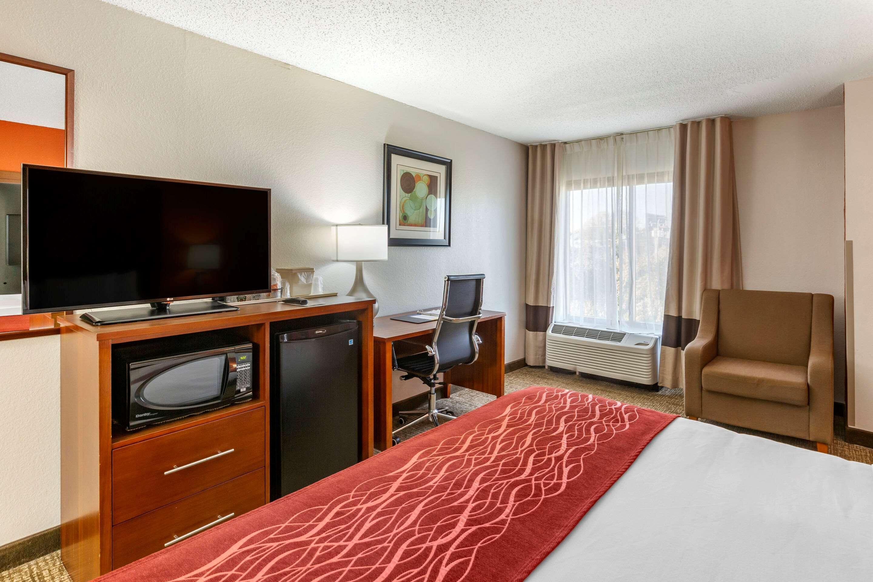Comfort Inn Greensboro - Kernersville Buitenkant foto
