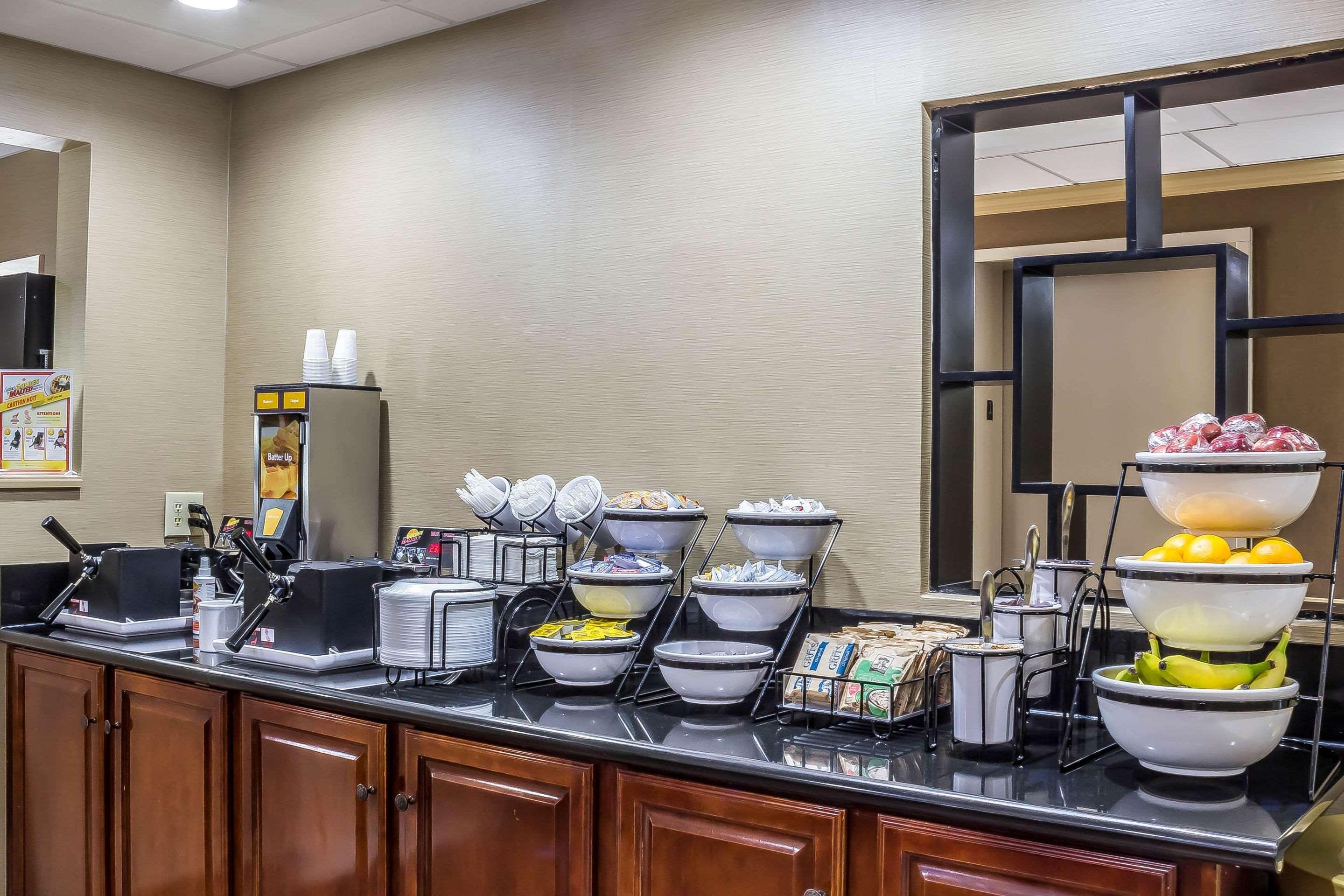 Comfort Inn Greensboro - Kernersville Buitenkant foto