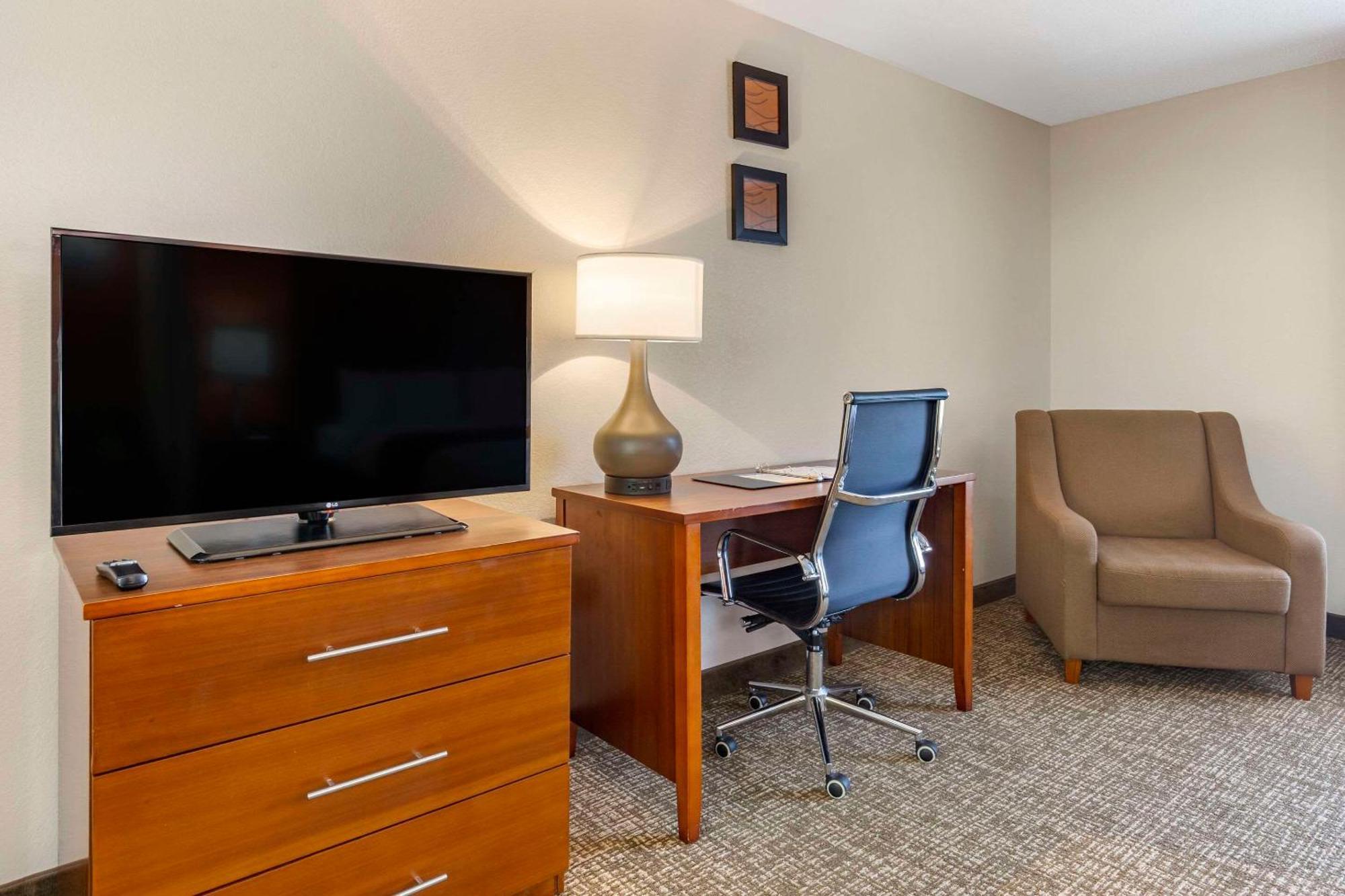 Comfort Inn Greensboro - Kernersville Buitenkant foto