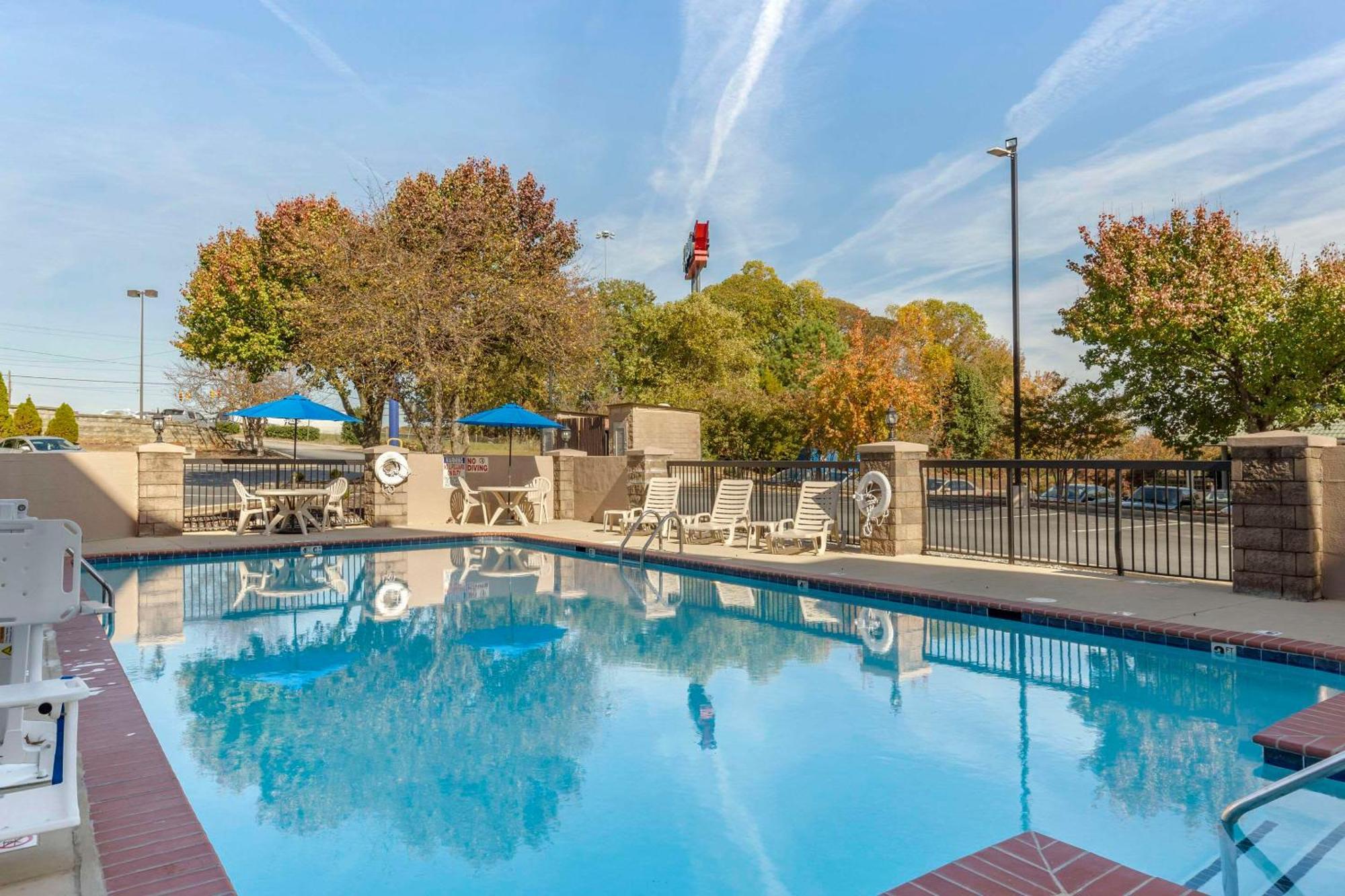 Comfort Inn Greensboro - Kernersville Buitenkant foto